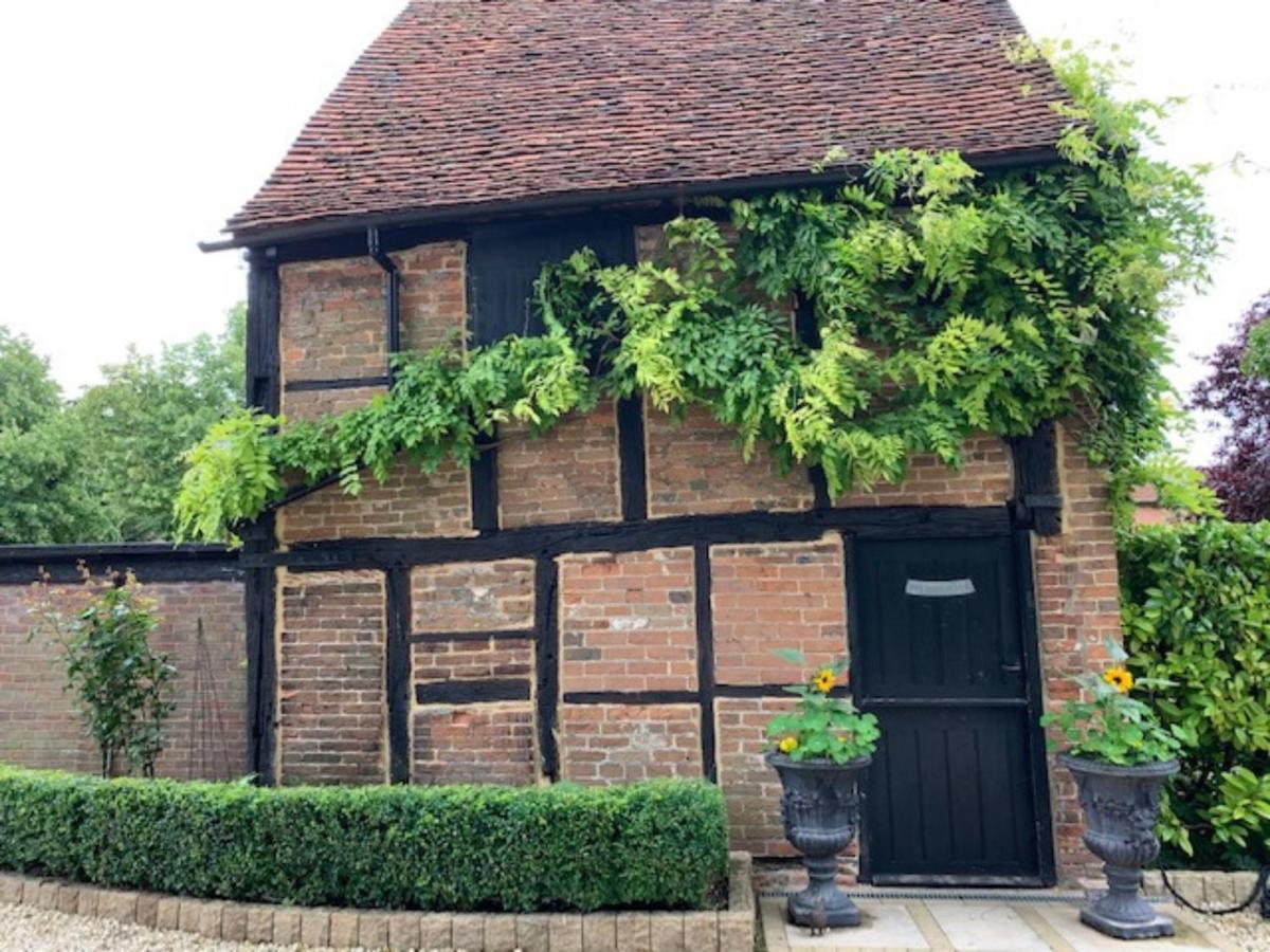 The Malt House Hotel Aylesbury  Exterior photo